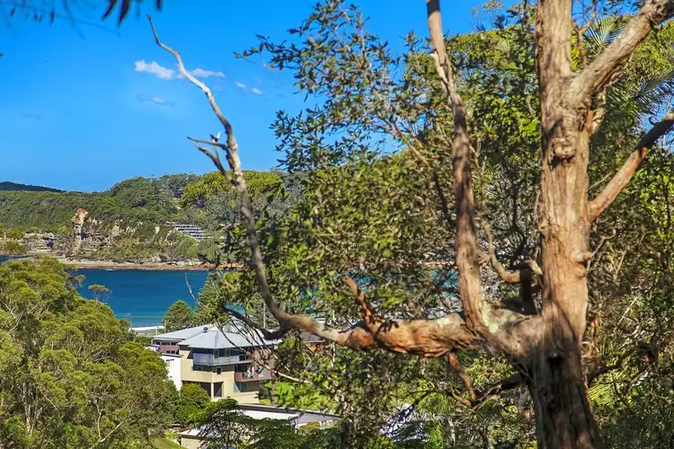4 Surf Rider Avenue, North Avoca NSW 2260