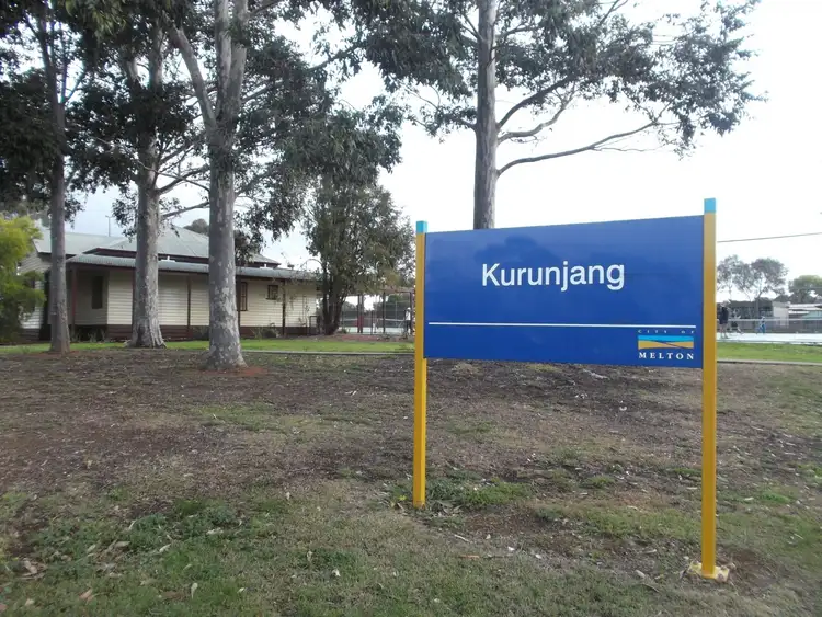 10 Jeune Pl, Kurunjang VIC 3337