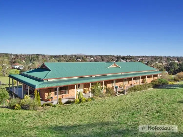 10 Fitzroy Street, Uralla NSW 2358