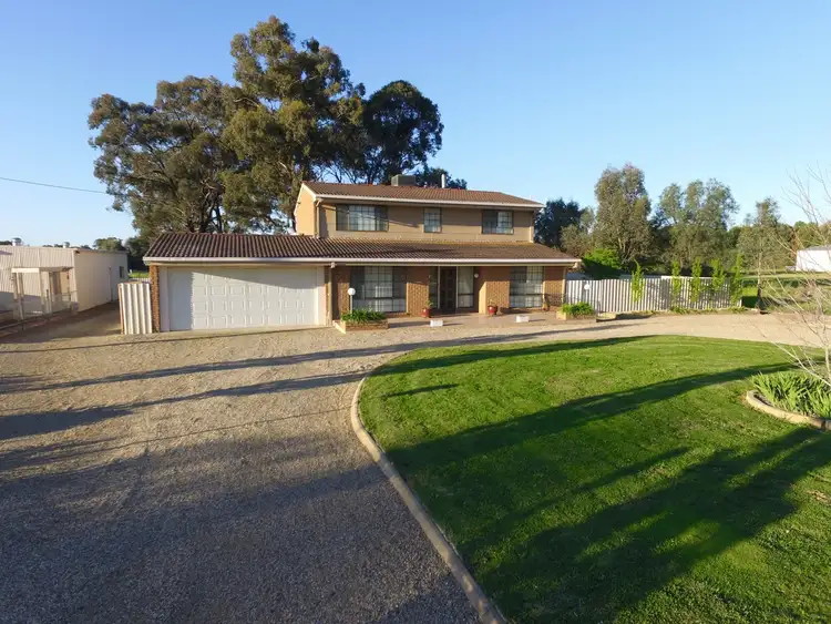 17 Gregadoo Road, Lake Albert NSW 2650