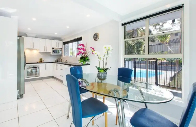27 Woomera Crescent, Southport QLD 4215