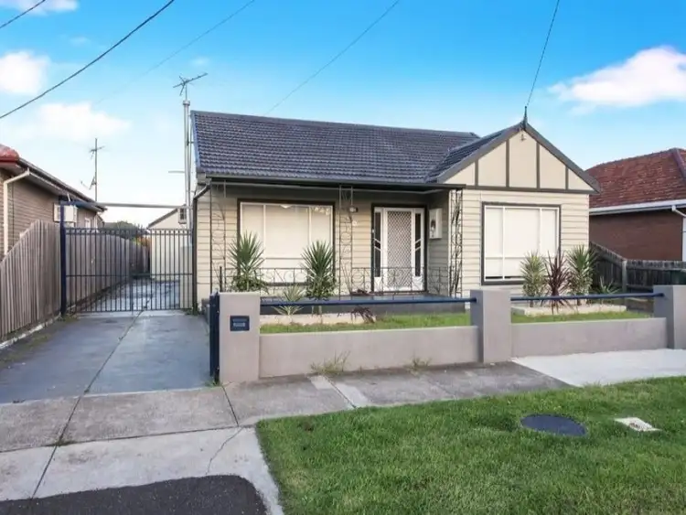 18 Raymond Street, Sunshine West VIC 3020