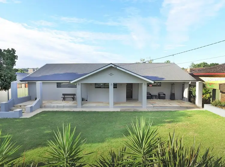 1 Stratford Avenue, Lake Albert NSW 2650