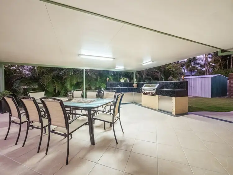 8 Clandon Street, Heritage Park QLD 4118