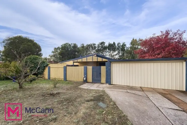 13 Derham Court, Wanniassa ACT 2903