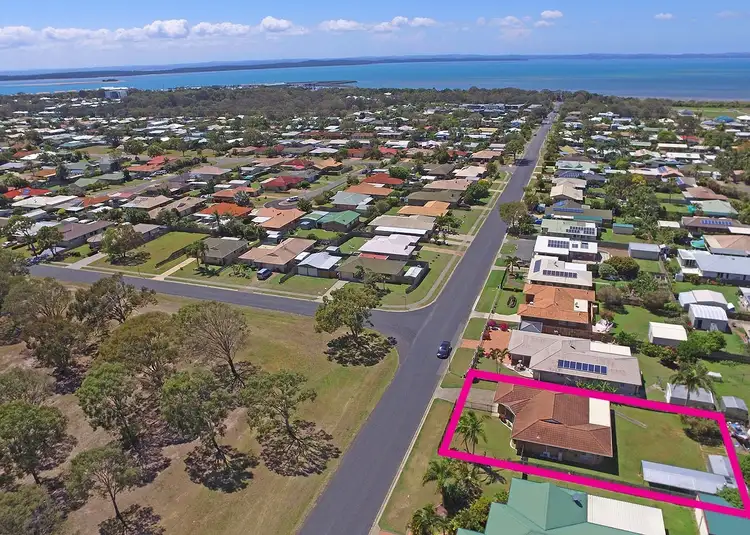 31 Moolyyir Street, Urangan QLD 4655