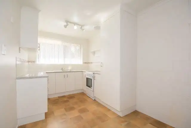 Fifth view of Homely unit listing, 1/12 Sunset Drive, Thabeban QLD 4670