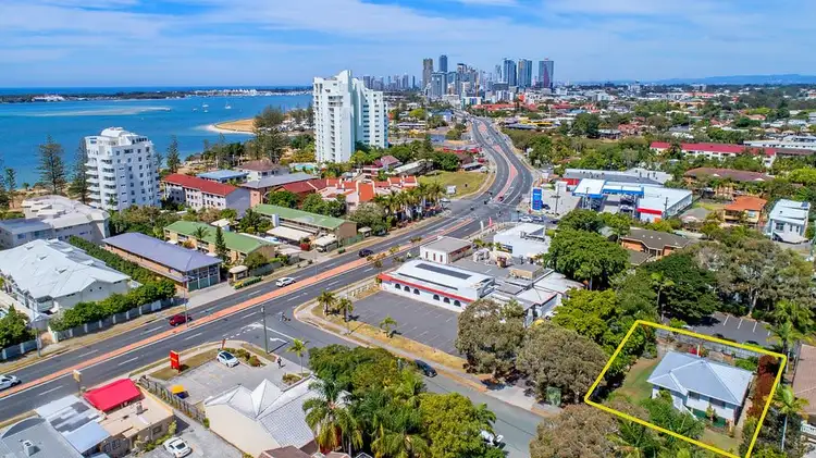 6 Brett Avenue, Labrador QLD 4215