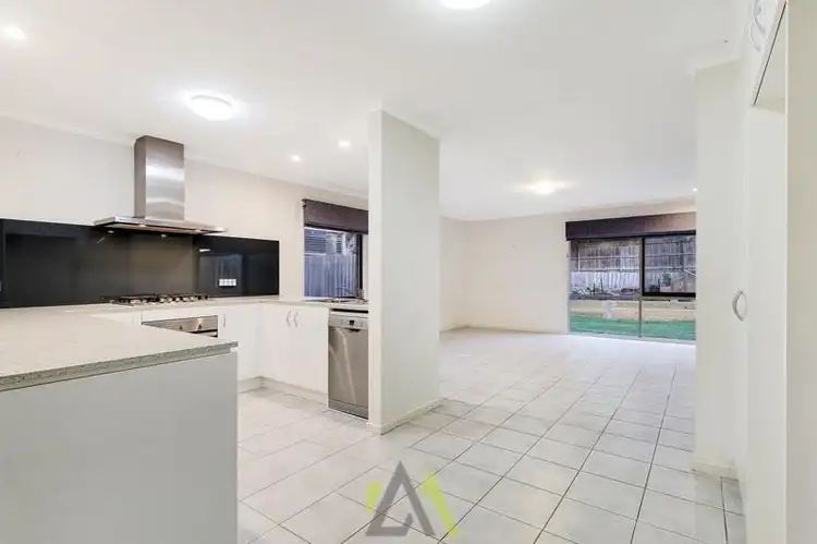 Fourth view of Homely house listing, 8 Lynne Court, Langwarrin VIC 3910