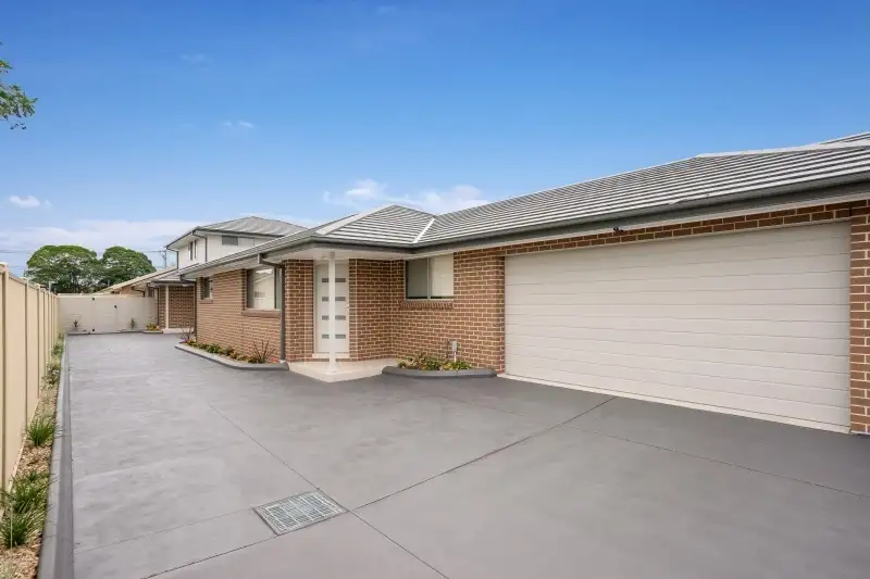 Main view of Homely villa listing, 2/27 Farnell Road, Woy Woy NSW 2256