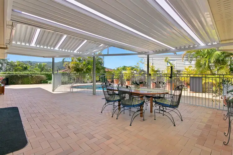 50 Maculata Dr, Chapel Hill QLD 4069