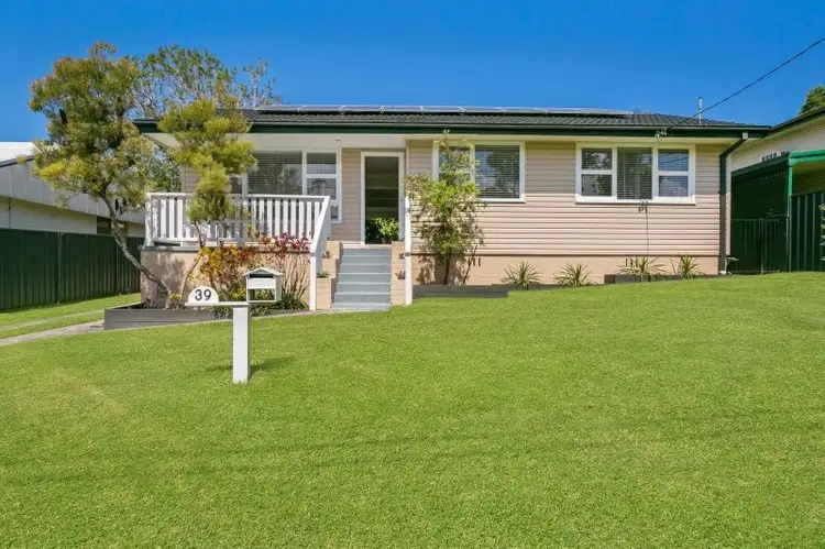 39 Day Street, Wyoming NSW 2250