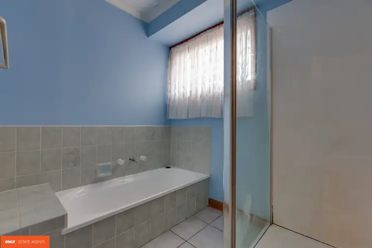 Fifth view of Homely house listing, 33 Arleon Cres, Cranbourne VIC 3977