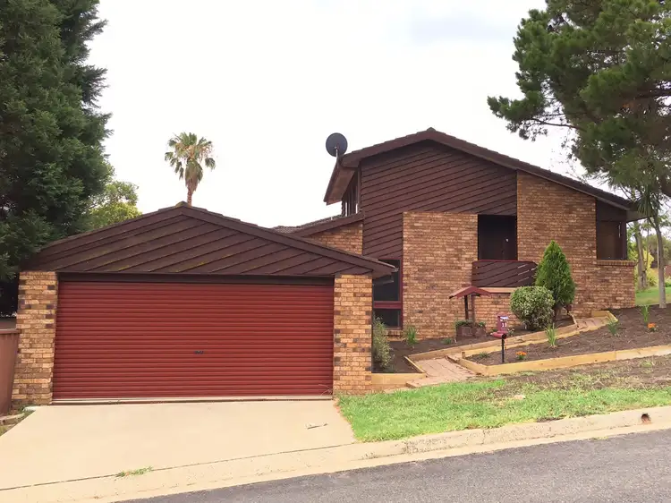 19 Kooloona Crescent, Bradbury NSW 2560