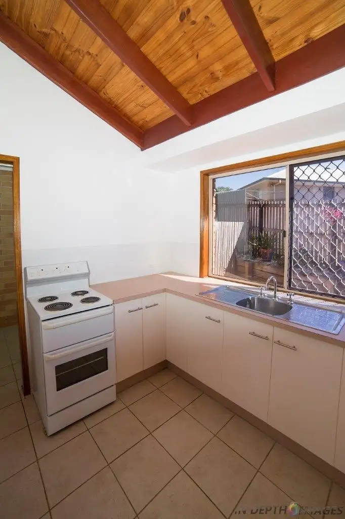 Sixth view of Homely unit listing, 2/9 Aleta Court, Avoca QLD 4670
