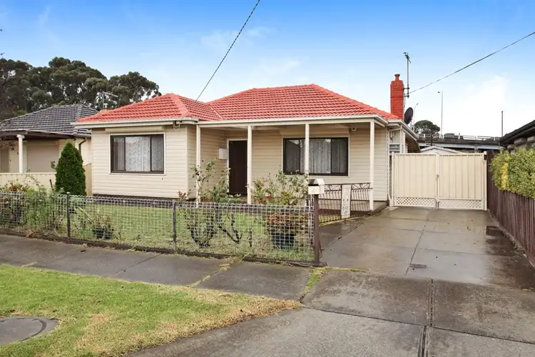 4 Mansfield Avenue, Sunshine North VIC 3020