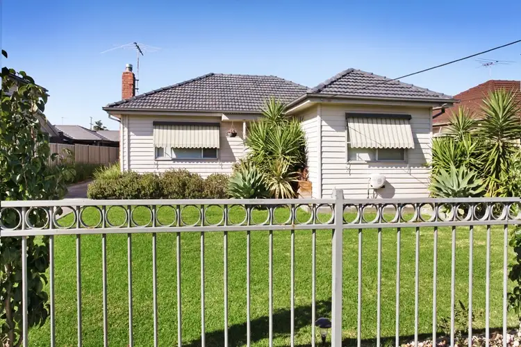 1/22 Bangerang Avenue, Sunshine North VIC 3020