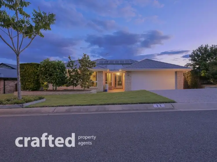 11 Hill End Avenue, Hillcrest QLD 4118