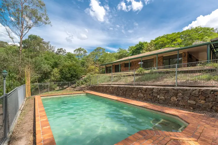 1040 Mt Crosby Rd, Mount Crosby QLD 4306