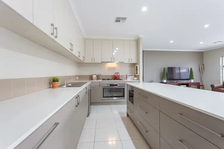 6 Citrino Ave, Aveley WA 6069