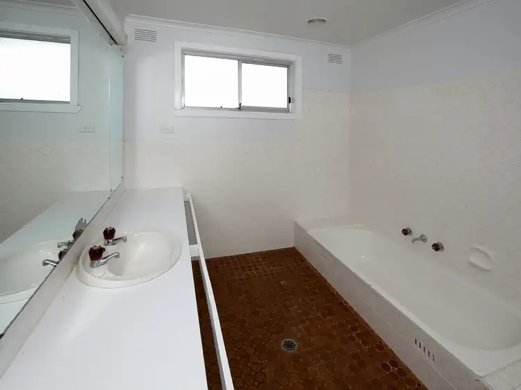 Fifth view of Homely house listing, 15 Telopea Crescent, Lake Albert NSW 2650