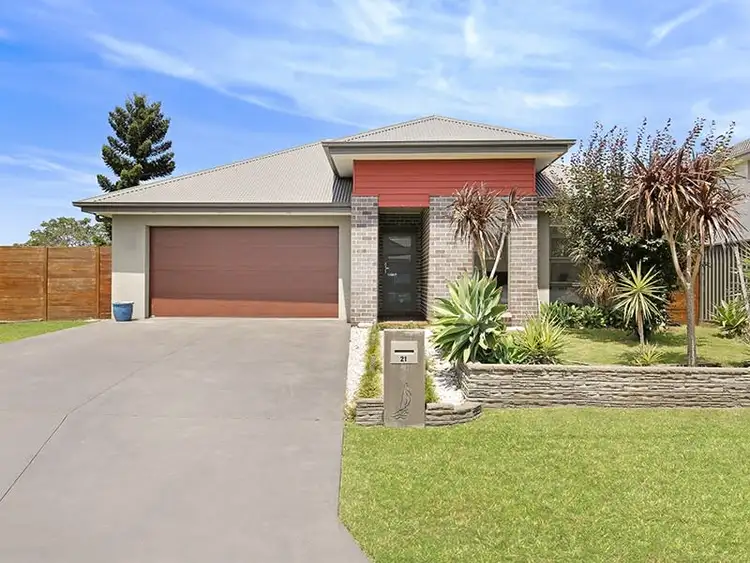 21 Johnston Ave, Haywards Bay NSW 2530