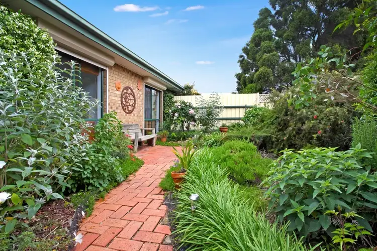 6 Julie Court, Sunshine North VIC 3020