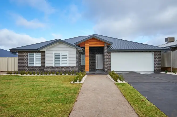 7 Morris Crescent, Gobbagombalin NSW 2650