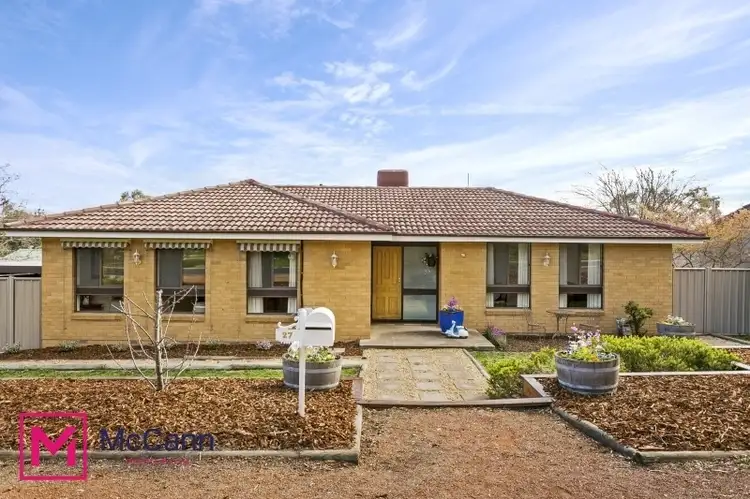 27 Cuthbert Circuit, Wanniassa ACT 2903
