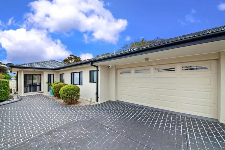 2/11 Dwyer Avenue, Woy Woy NSW 2256