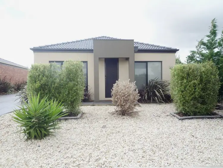 1/6 Granholm Grv, Melton West VIC 3337