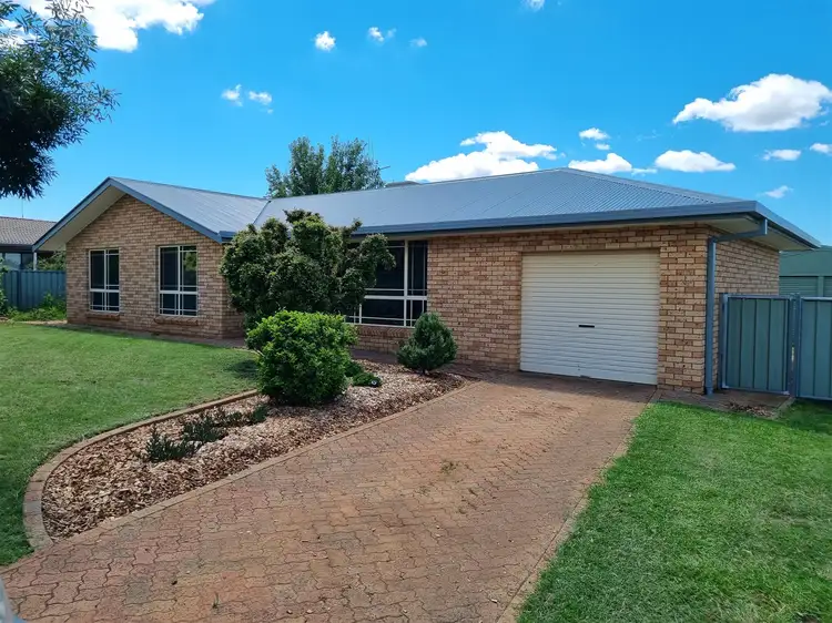 21 Thomas Tom Crescent, Parkes NSW 2870