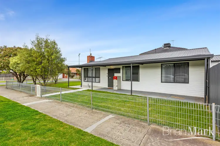 25 Kinnane Crescent, Sunshine VIC 3020