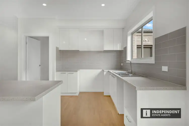 24 Hawkestone Street, Melton South VIC 3338