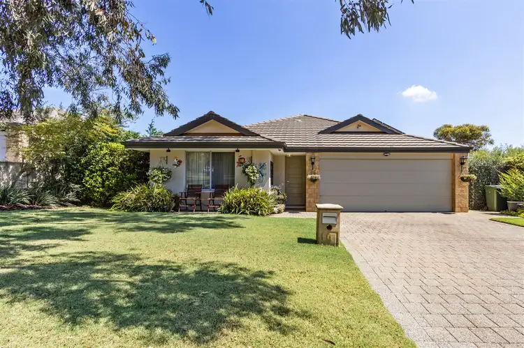 11 Chiltern Avenue, Brookdale WA 6112