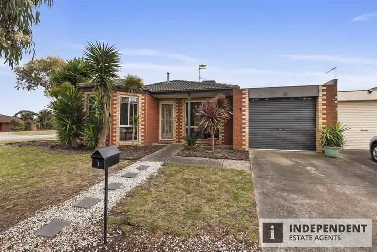 1 Oakwood Drive, Carrum Downs VIC 3201
