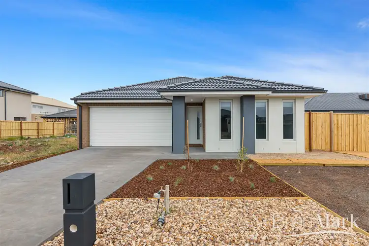 54 Lorikeet Circuit, Rockbank VIC 3335