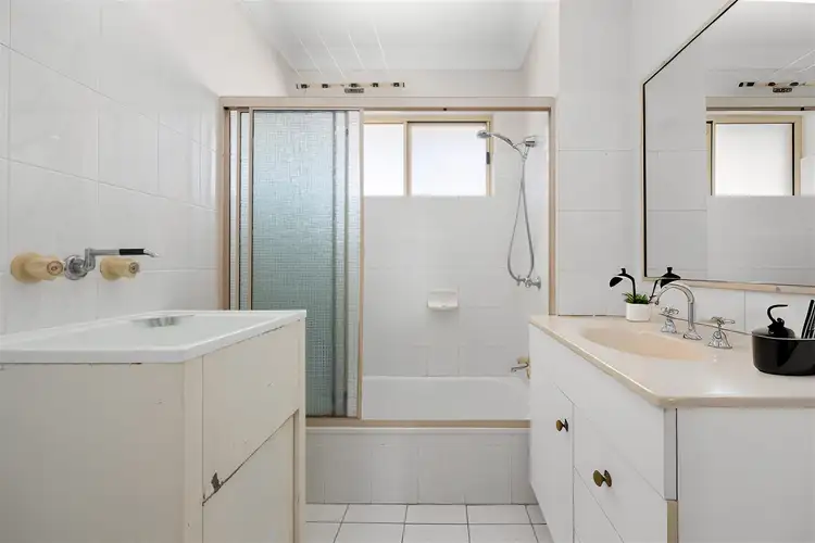Sixth view of Homely unit listing, 4/18 Vine Street, Greenslopes QLD 4120