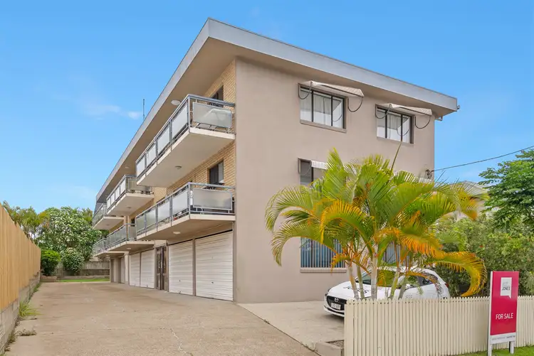 Main view of Homely unit listing, 2/17 Logan Street, Greenslopes QLD 4120