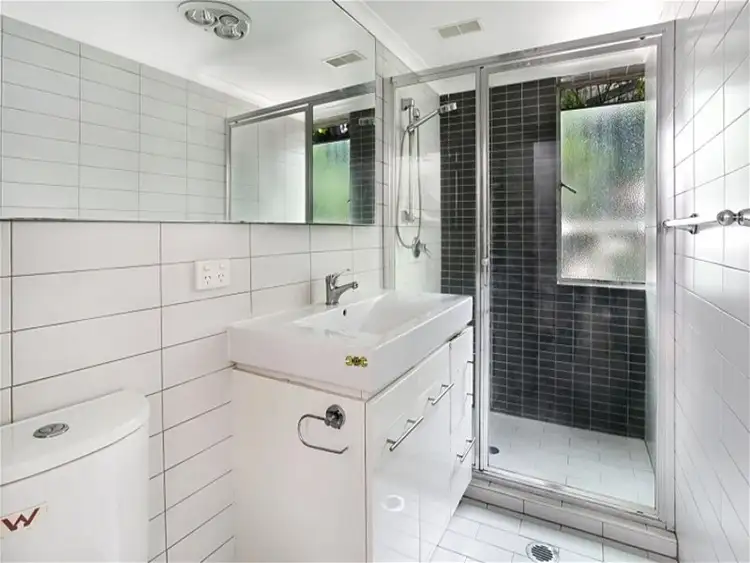 Fifth view of Homely apartment listing, 2/74 SIR FRED SCHONELL DRIVE, St Lucia QLD 4067