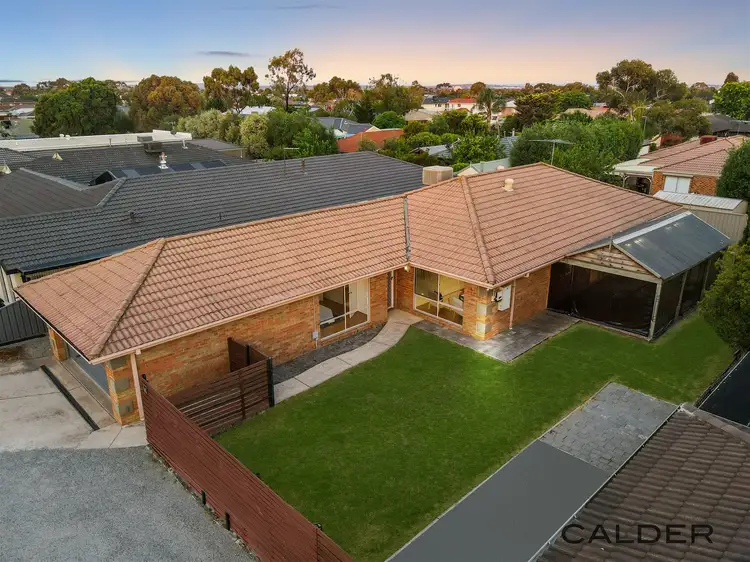 16 Delbridge Drive, Sydenham VIC 3037