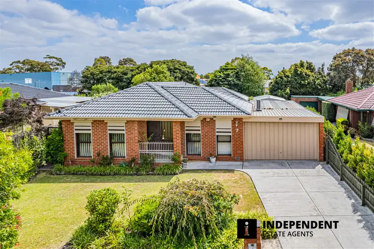 Second view of Homely house listing, 7 Farrer Close, Cranbourne VIC 3977