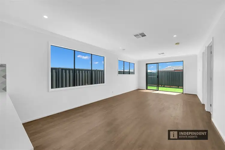 17 Songlark Street, Cobblebank VIC 3338