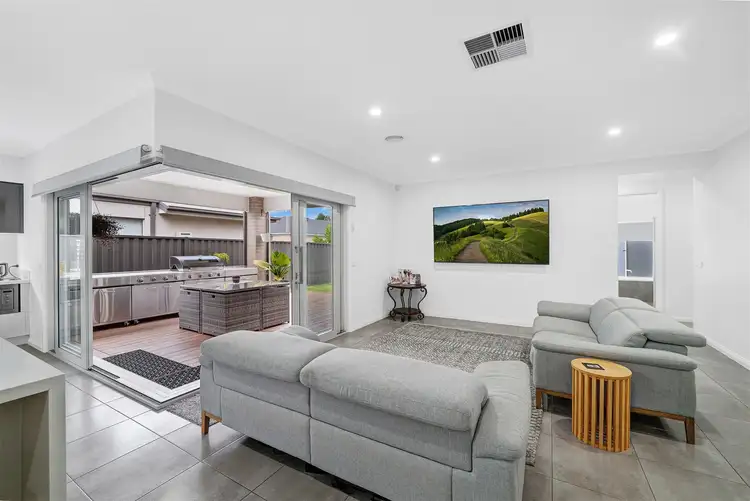 Sixth view of Homely house listing, 16 Timbarra Chase, Cobblebank VIC 3338