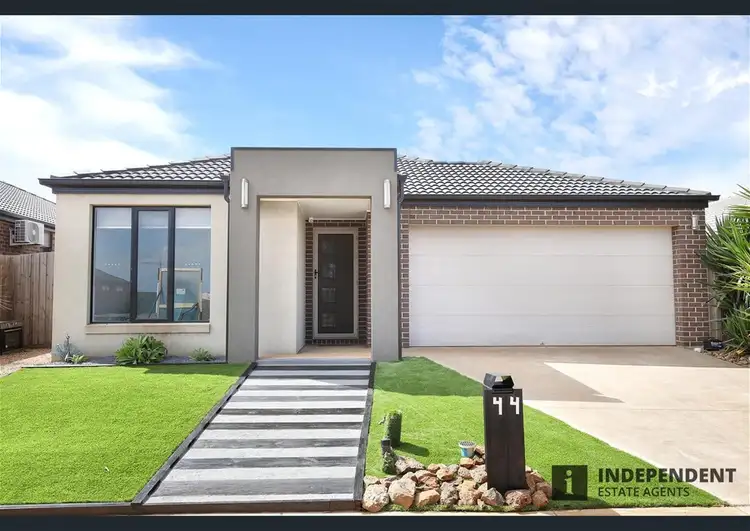 44 Mapleton Boulevard, Melton South VIC 3338