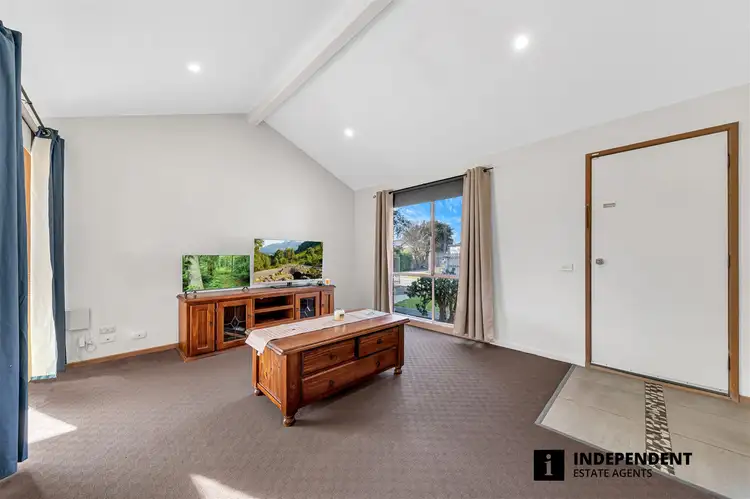 Fifth view of Homely house listing, 11 Annand Close, Cranbourne West VIC 3977