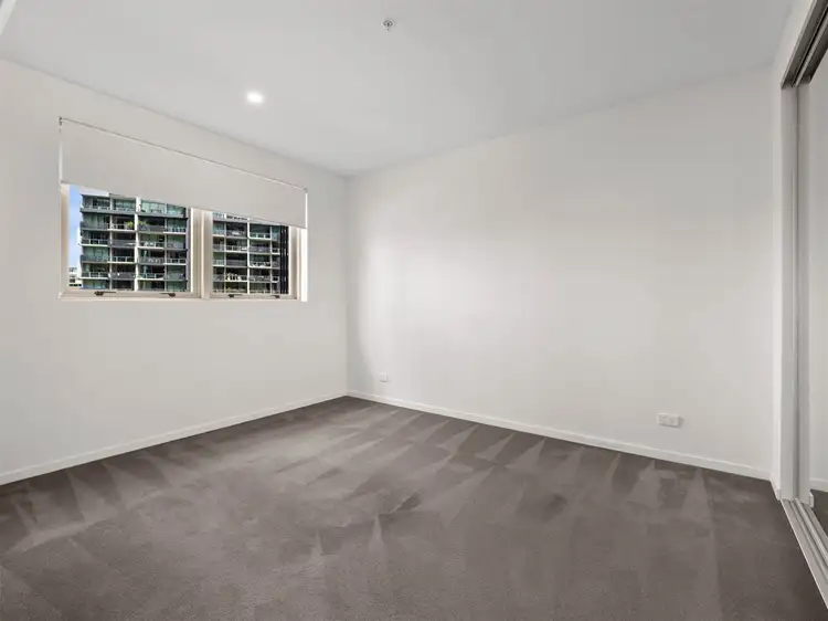 1203/17 Longland Street