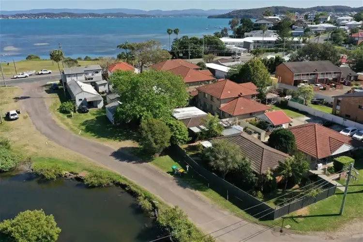 1 Capri Close, Belmont NSW 2280
