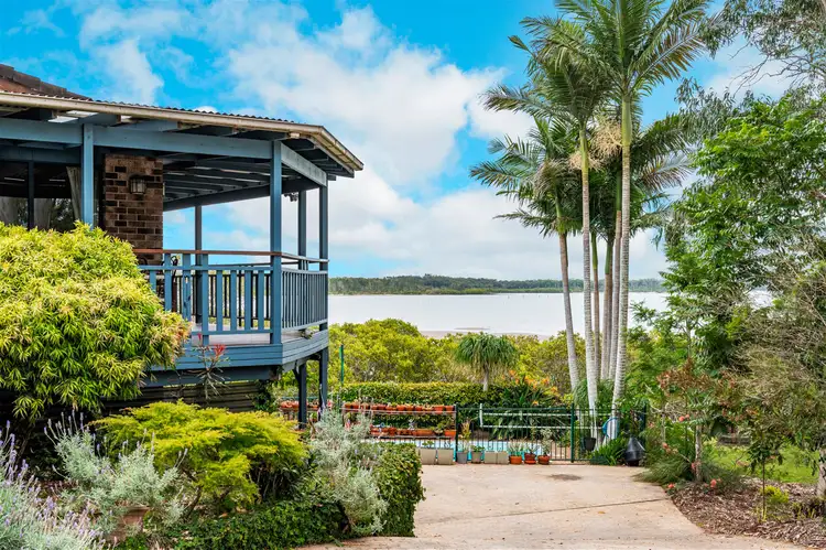 2 Caswell Crescent, Tanilba Bay NSW 2319