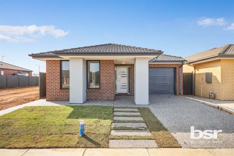 11 Songlark St, Melton South VIC 3338